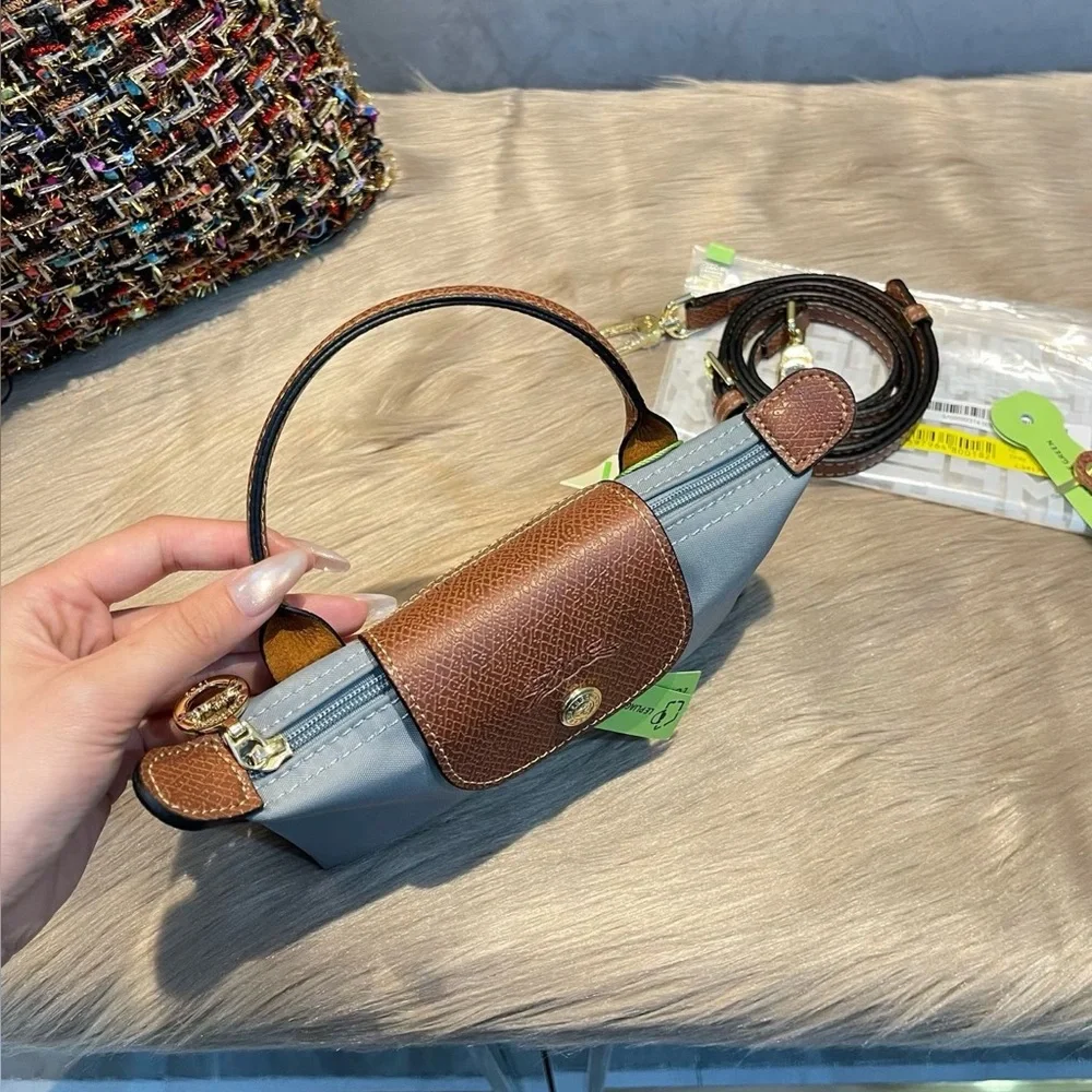 Longchamp crossbody bag
Size: 17*10 cm - Picture 6 of 6